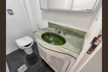 Apartamento à venda com 80m², 2 quartos e 1 vagaBanheiro Corredor