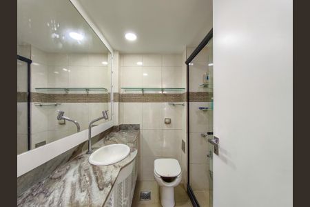 Apartamento à venda com 80m², 2 quartos e 1 vagaBanheiro Corredor