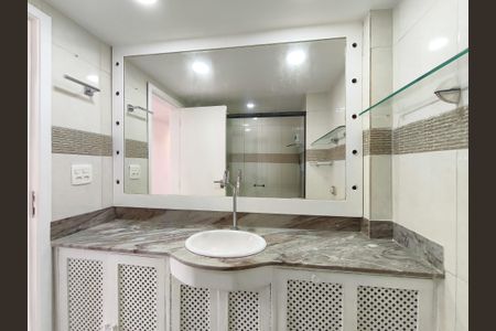 Apartamento à venda com 80m², 2 quartos e 1 vagaBanheiro Corredor