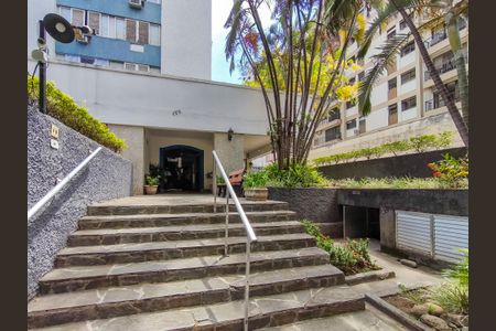 Apartamento à venda com 80m², 2 quartos e 1 vagaFachada e portaria