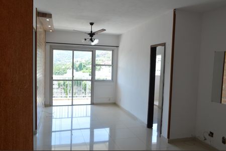 Apartamento para alugar com 86m², 2 quartos e 1 vagaSala