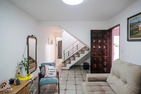 Casa à venda com 140m², 2 quartos e 2 vagasSala