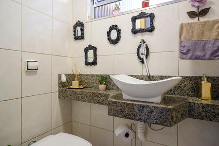 Casa à venda com 140m², 2 quartos e 2 vagasLavabo