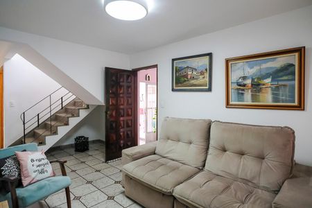 Casa à venda com 140m², 2 quartos e 2 vagasSala