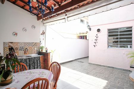 Casa à venda com 140m², 2 quartos e 2 vagasQuintal e área de serviço