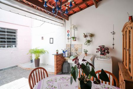 Casa à venda com 140m², 2 quartos e 2 vagasQuintal e área de serviço