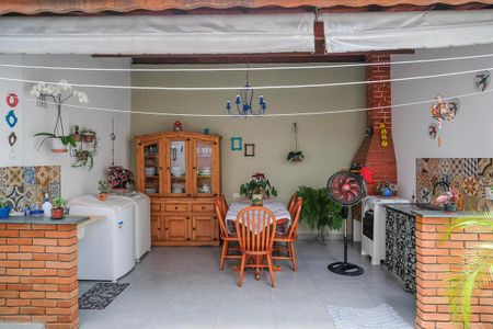 Casa à venda com 140m², 2 quartos e 2 vagasQuintal e área de serviço