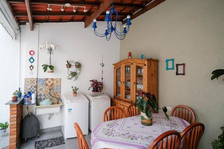 Casa à venda com 140m², 2 quartos e 2 vagasQuintal e área de serviço