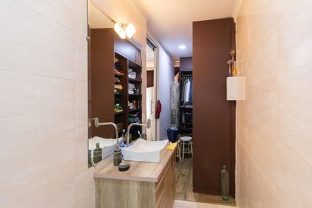 Casa à venda com 275m², 3 quartos e 4 vagasBanheirro da suíte 1