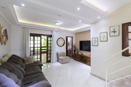 Sala de casa à venda com 3 quartos, 275m² em Santa Maria, Osasco