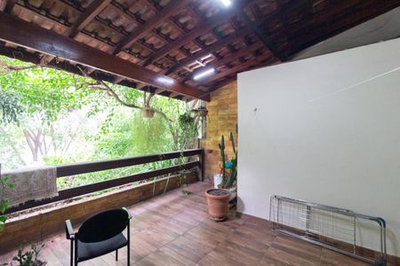 Sacada de casa à venda com 3 quartos, 275m² em Santa Maria, Osasco