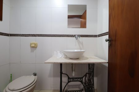 Casa para alugar com 280m², 5 quartos e 2 vagasLavabo