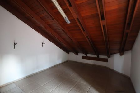 Casa para alugar com 280m², 5 quartos e 2 vagasSótão