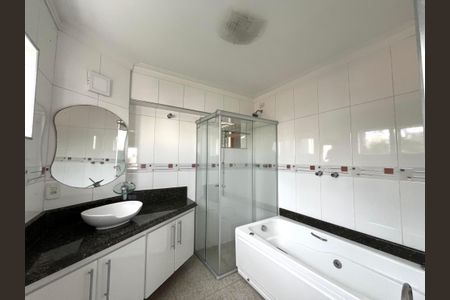 Apartamento à venda com 85m², 2 quartos e 2 vagas Apartamento à venda com 85m², 2 quartos e 2 vagasBanheiro da Suíte