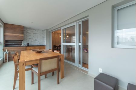 Apartamento à venda com 127m², 3 quartos e 3 vagas Apartamento à venda com 127m², 3 quartos e 3 vagasVaranda