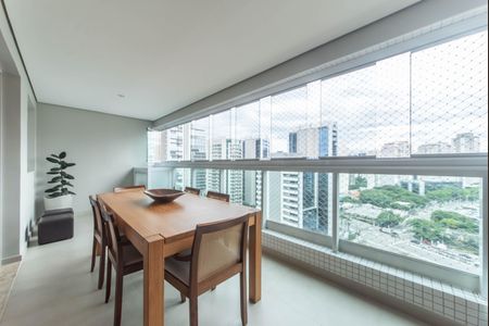 Apartamento à venda com 127m², 3 quartos e 3 vagas Apartamento à venda com 127m², 3 quartos e 3 vagasVaranda