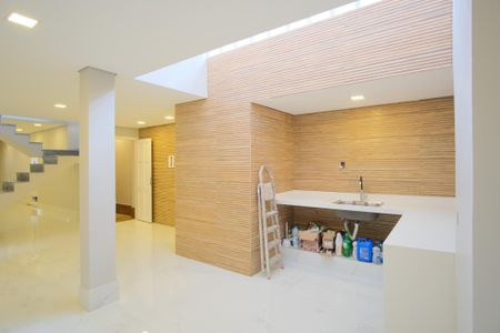 Casa à venda com 280m², 4 quartos e 2 vagasCozinha e Área de Serviço