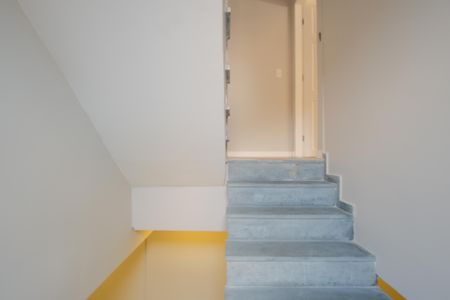 Casa à venda com 280m², 4 quartos e 2 vagasEscada