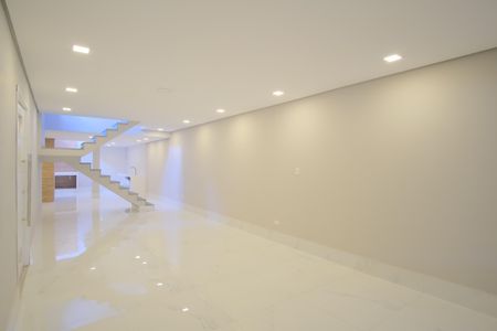 Casa à venda com 280m², 4 quartos e 2 vagasSala