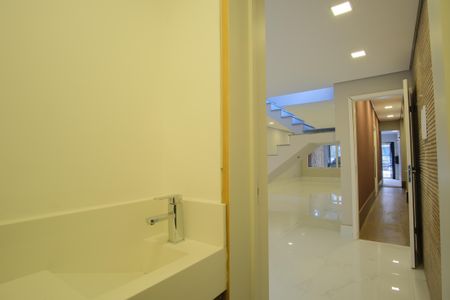 Casa à venda com 280m², 4 quartos e 2 vagasLavabo