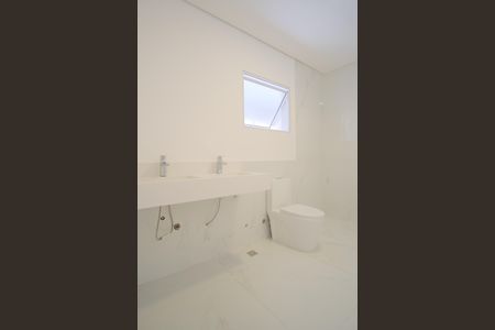 Casa à venda com 280m², 4 quartos e 2 vagasBanheiro da Suíte 1