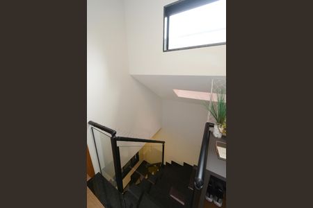 Casa à venda com 110m², 3 quartos e 2 vagasEscada