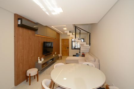 Casa à venda com 110m², 3 quartos e 2 vagasSala