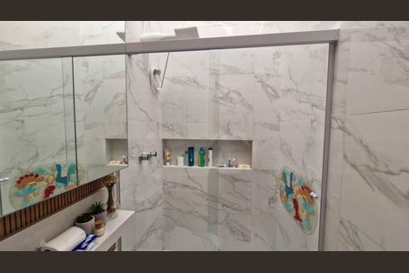 Casa à venda com 110m², 3 quartos e 2 vagasBanheiro social