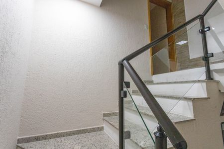 Casa à venda com 360m², 4 quartos e 2 vagasEscada entrada 