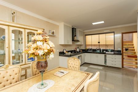 Casa à venda com 360m², 4 quartos e 2 vagasCozinha 