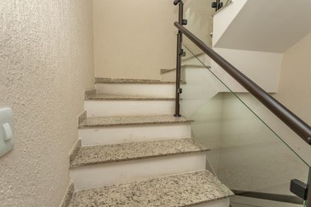 Casa à venda com 360m², 4 quartos e 2 vagasEscada 