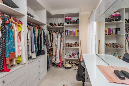 Casa à venda com 360m², 4 quartos e 2 vagasCloset 