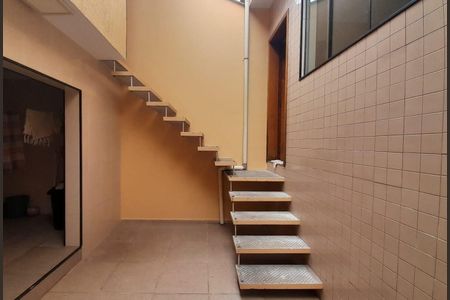 Casa à venda com 360m², 4 quartos e 2 vagasEscada externa 