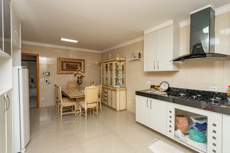 Casa à venda com 360m², 4 quartos e 2 vagasCozinha 