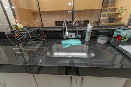 Casa à venda com 360m², 4 quartos e 2 vagasCozinha 