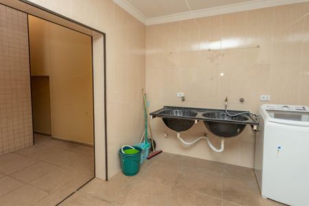 Casa à venda com 360m², 4 quartos e 2 vagasÁrea de serviço 