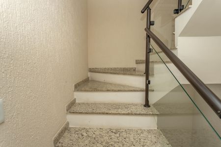 Casa à venda com 360m², 4 quartos e 2 vagasEscada 