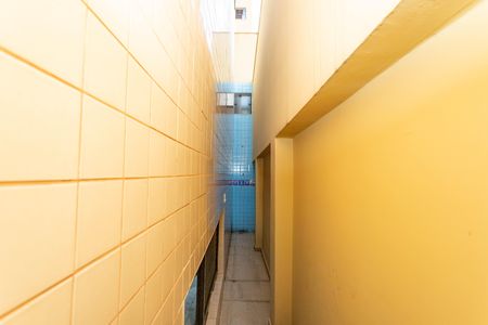 Casa à venda com 360m², 4 quartos e 2 vagasCorredor externo 