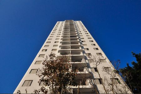 Apartamento à venda com 75m², 2 quartos e 1 vaga Apartamento à venda com 75m², 2 quartos e 1 vagaFachada