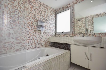 Apartamento à venda com 75m², 2 quartos e 1 vaga Apartamento à venda com 75m², 2 quartos e 1 vagaBanheiro Suíte