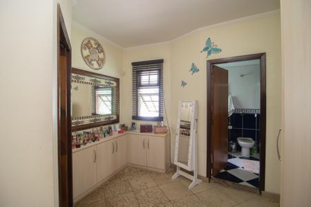 Casa à venda com 380m², 3 quartos e 4 vagas Casa à venda com 380m², 3 quartos e 4 vagasCloset