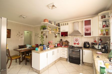 Casa à venda com 380m², 3 quartos e 4 vagas Casa à venda com 380m², 3 quartos e 4 vagasCopa e Cozinha