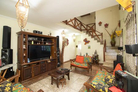 Casa à venda com 380m², 3 quartos e 4 vagas Casa à venda com 380m², 3 quartos e 4 vagasSala