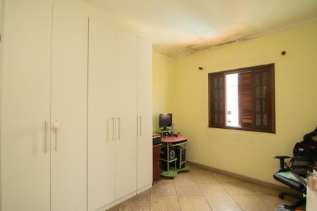 Casa à venda com 380m², 3 quartos e 4 vagas Casa à venda com 380m², 3 quartos e 4 vagasQuarto 2