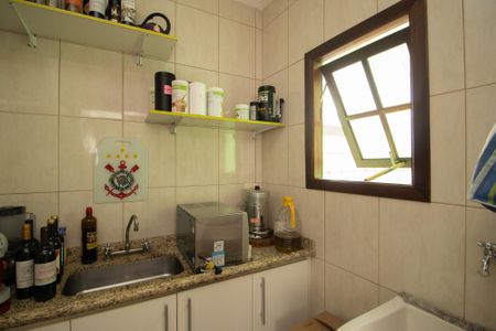 Casa à venda com 380m², 3 quartos e 4 vagas Casa à venda com 380m², 3 quartos e 4 vagasCozinha e Área de Serviço