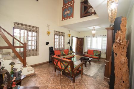 Casa à venda com 380m², 3 quartos e 4 vagas Casa à venda com 380m², 3 quartos e 4 vagasSala