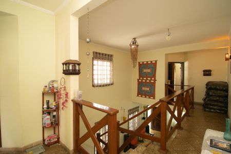 Casa à venda com 380m², 3 quartos e 4 vagas Casa à venda com 380m², 3 quartos e 4 vagasHall