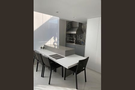 Apartamento à venda com 175m², 3 quartos e 3 vagasFoto 01
