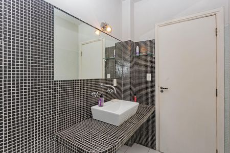 Apartamento à venda com 79m², 2 quartos e 1 vaga Apartamento à venda com 79m², 2 quartos e 1 vagaBanheiro