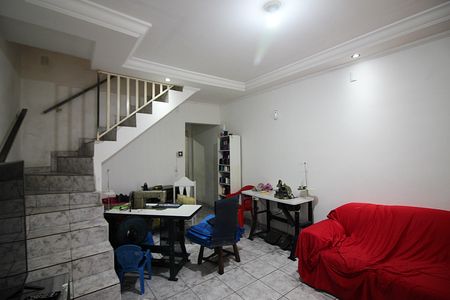 Casa à venda com 100m², 3 quartos e 2 vagasSala